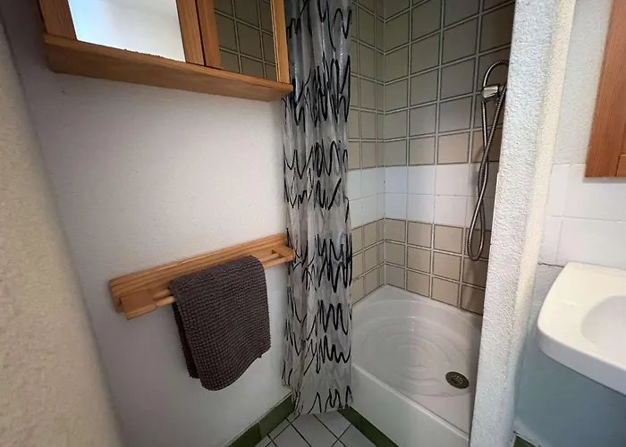 Appartement Avec Terrasse, Accès Rapide Et Parking Privé - Du Roi - Fr-1-250-179 Le Grau-du-Roi