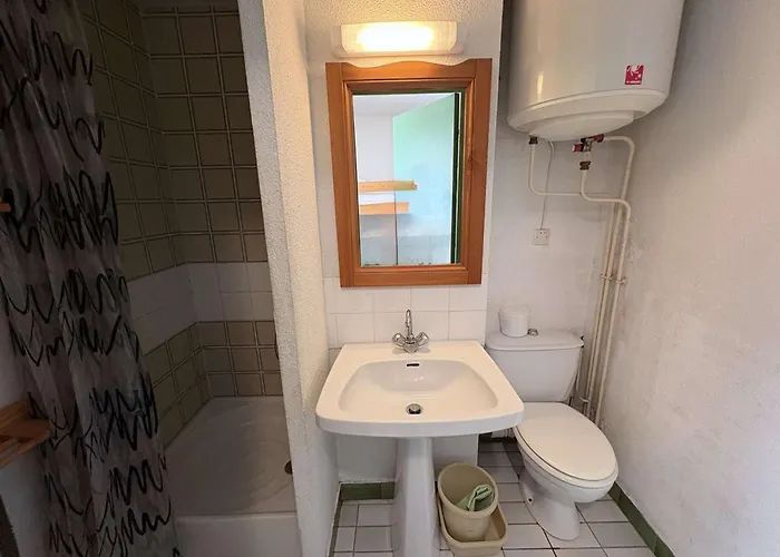 Appartement Avec Terrasse, Accès Rapide Et Parking Privé - Du Roi - Fr-1-250-179