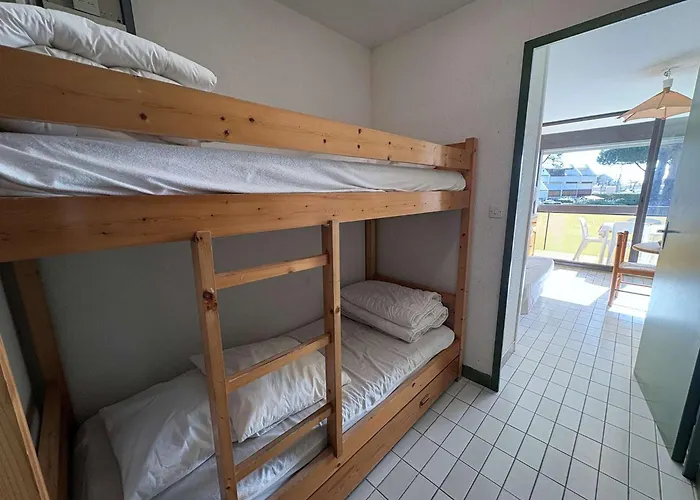 Appartement Avec Terrasse, Accès Rapide Et Parking Privé - Du Roi - Fr-1-250-179 *