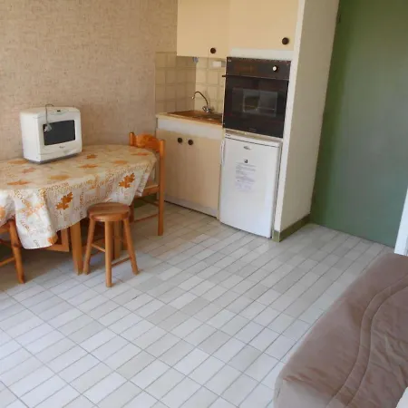 Apartment Avec Terrasse, Acces Rapide Et Parking Prive - Du Roi - Fr-1-250-179 *