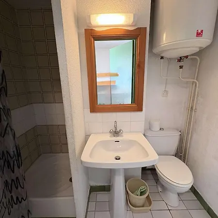 Appartement Avec Terrasse, Accès Rapide Et Parking Privé - Du Roi - Fr-1-250-179